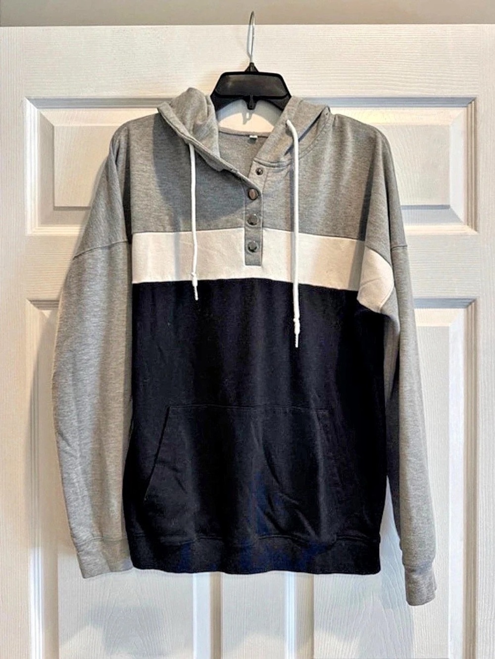 Color Block Pullover Hoodie in Gray & Black